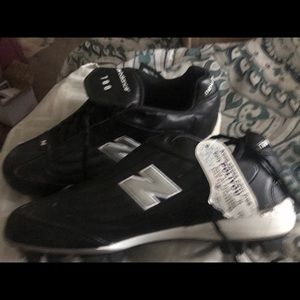 NWT New Balance size 10.5 football cleats